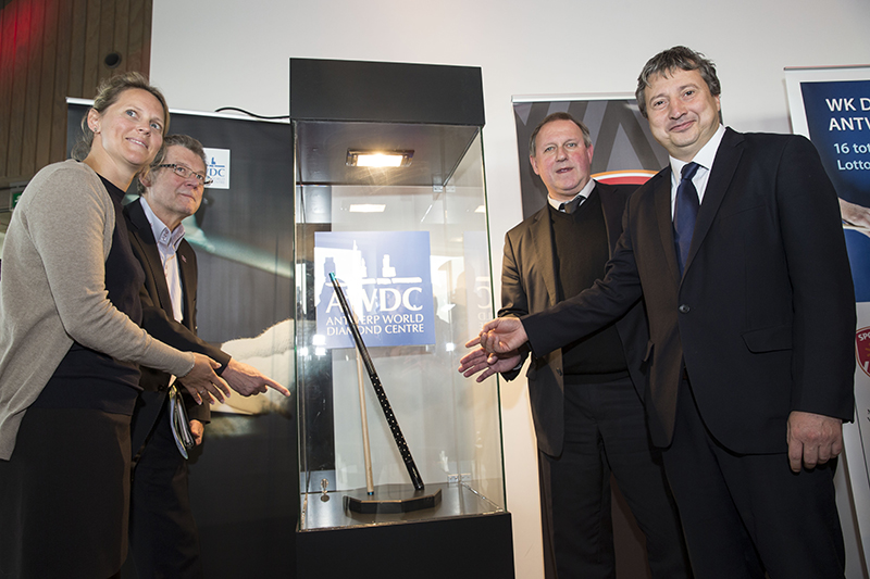 Who will win the diamond cue in Antwerp?